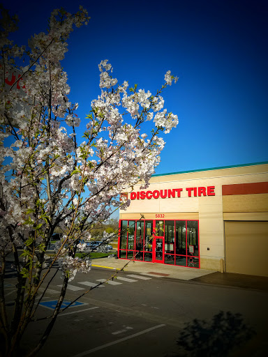 Tire Shop «Discount Tire Store - Nashville, TN», reviews and photos, 5832 Nolensville Pike, Nashville, TN 37211, USA