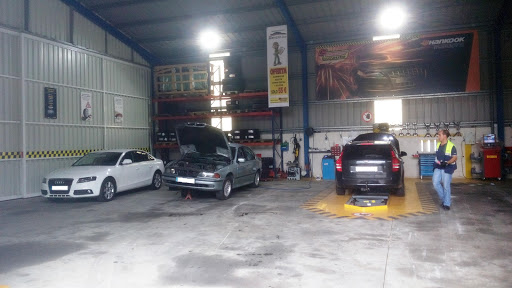 CONFORTAUTO NEUMATICOS SERVICAR BOXES CONFORT AUTO en Lousame, A Coruña