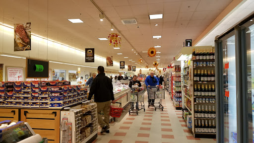 Grocery Store «Market Basket», reviews and photos, 310 Mishawum Rd, Woburn, MA 01801, USA