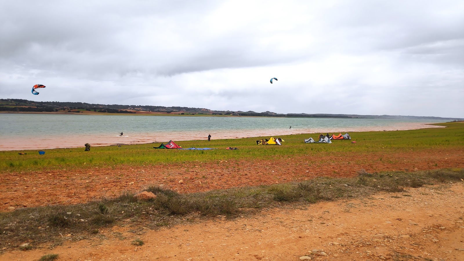 Zdjęcie Playa Olivares z powierzchnią jasny piasek