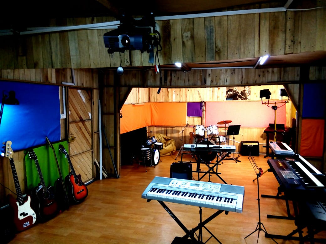Digital Ness Recording, Escuela de Música.