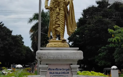 Raja Raja Cholan Statue image