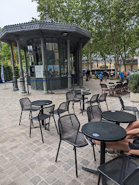 Atmosphère du Restaurant servant le petit-déjeuner Starbucks à Versailles - n°5