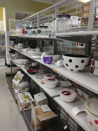 Clothing Store «Ross Dress for Less», reviews and photos, 8464 W Hillsborough Ave, Tampa, FL 33615, USA