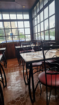 Atmosphère du Restaurant portugais Restaurant La Maison Bleue à Franconville - n°2