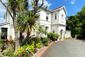 Muntham Luxury Holiday Apartments and Town House Torquay image