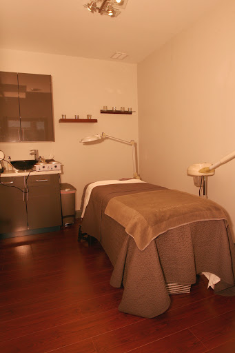 Beauty Salon «Fuga Centro Salon & Spa», reviews and photos, 8 S Michigan Ave #200, Chicago, IL 60603, USA