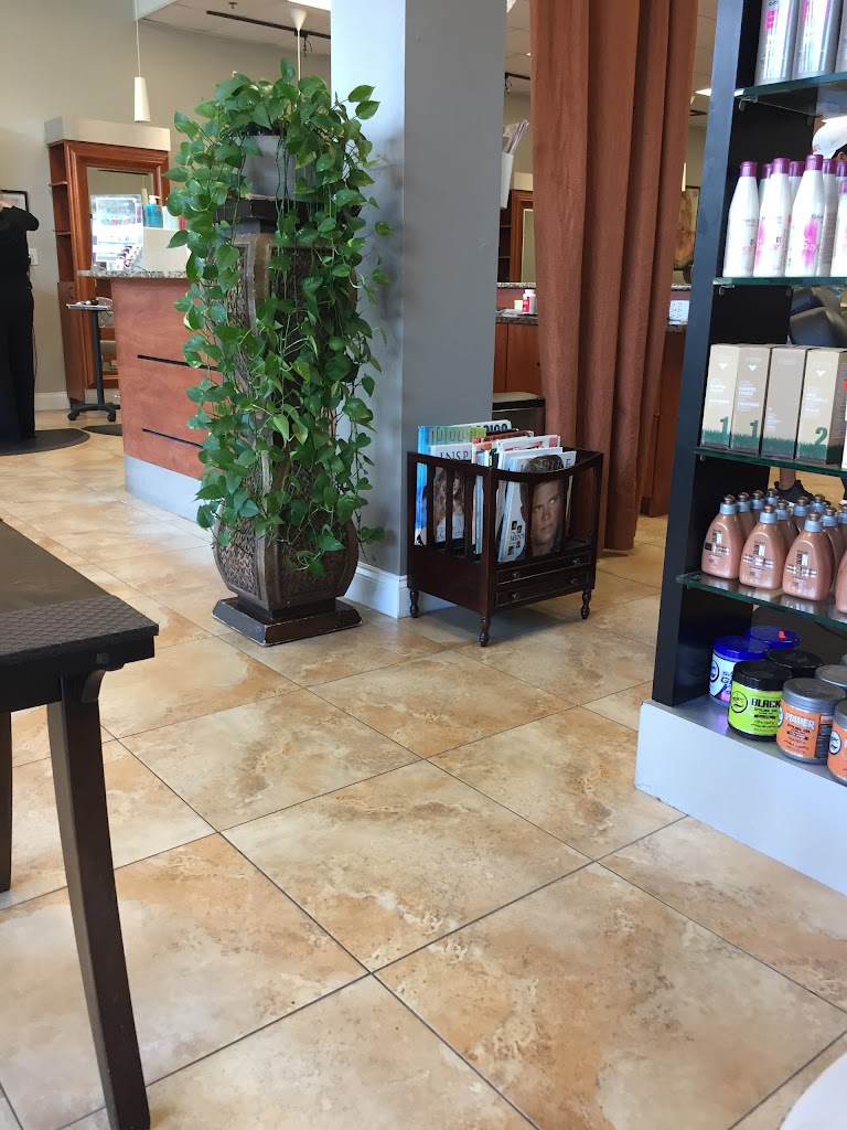 Dario's Salon and Spa 32837