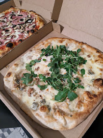 Plats et boissons du Pizzas à emporter Pizz'Emilia à Uzerche - n°9