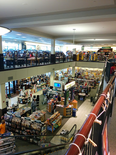 Book Store «Barnes & Noble», reviews and photos, 55 Parsonage Rd, Edison, NJ 08837, USA