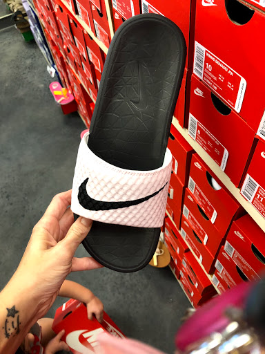 Shoe Store «Famous Footwear», reviews and photos, 1309 S Park St, Carrollton, GA 30117, USA