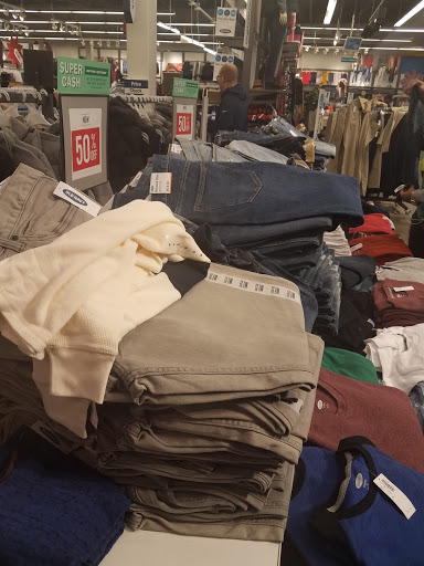 Clothing Store «Old Navy», reviews and photos, 470 Lewis Ave, Meriden, CT 06450, USA