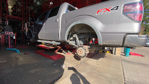 Tire Shop «Discount Tire Store - Tigard, OR», reviews and photos, 11462 SW Pacific Hwy, Tigard, OR 97223, USA