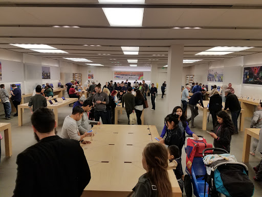 Computer Store «Apple Mall of America», reviews and photos, 132 South Avenue, Bloomington, MN 55425, USA