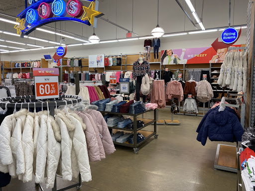 Clothing Store «Old Navy», reviews and photos, 100 Independence Way, Danvers, MA 01923, USA