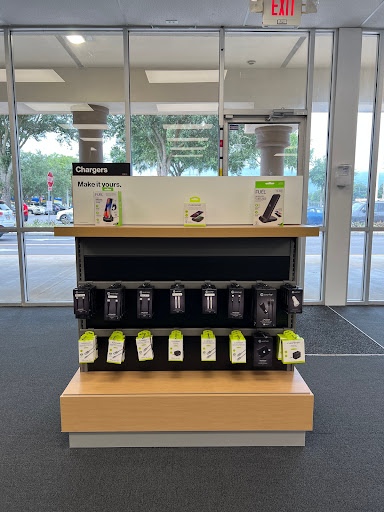 Cell Phone Store «GoWireless Verizon Authorized Retailer», reviews and photos, 1985 FL-60, Valrico, FL 33594, USA