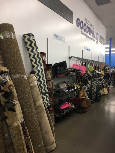 Thrift Store «Higley & Queen Creek Goodwill Retail Store & Donation Center», reviews and photos, 4570 S Higley Rd, Gilbert, AZ 85297, USA