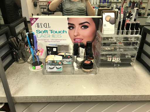 Beauty Salon «Cuts Ltd Beauty Salon», reviews and photos, 207 W Main St, League City, TX 77573, USA