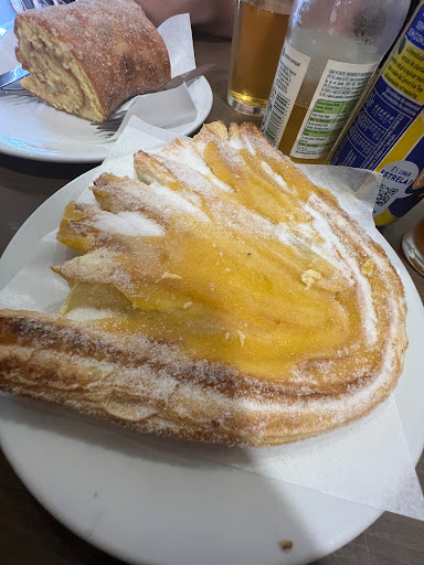 Sabores da Vila (Largo do Jogo da Bola) no Almargem do Bispo, Lisboa