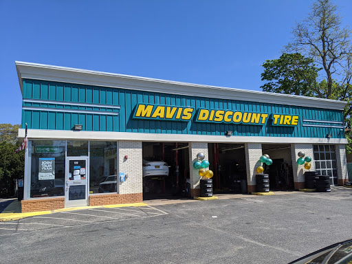 Tire Shop «Mavis Discount Tire», reviews and photos, 201 E Main St, East Islip, NY 11730, USA