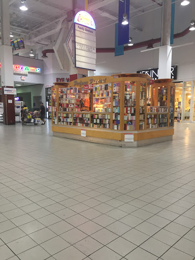 Shopping Mall «Metro Mall-Middle Village», reviews and photos, 6626 Metropolitan Ave, Middle Village, NY 11379, USA