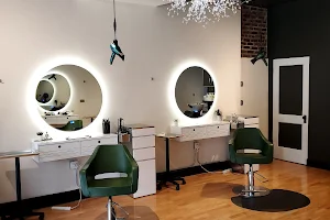 Salon Prismatic image