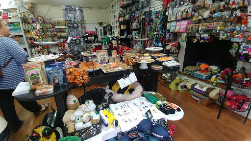 Pet Supply Store «The Dog Park», reviews and photos, 705 King St, Alexandria, VA 22314, USA