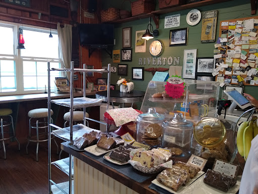 Grocery Store «Riverton General Store», reviews and photos, 2 Main St, Barkhamsted, CT 06063, USA