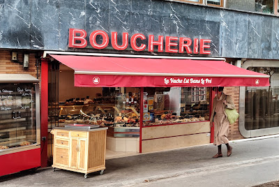 La Vache Est Dans Le Pré à Paris