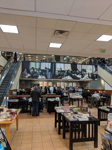 Book Store «Barnes and Noble», reviews and photos, 2500 N Mayfair Rd, Milwaukee, WI 53226, USA