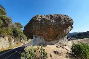 Piedra Del Comal image