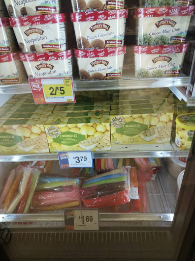 Grocery Store «Giant», reviews and photos, 1454 Chain Bridge Rd, McLean, VA 22101, USA