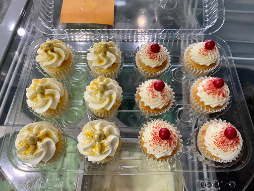 Dessert Shop «Royal Treatz», reviews and photos, 7855 Pines Blvd, Pembroke Pines, FL 33024, USA