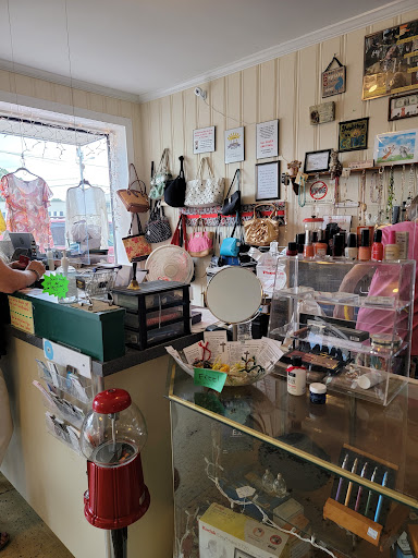 Thrift Store «St. Paws Thrift Store», reviews and photos, 304 12th St, West Columbia, SC 29169, USA