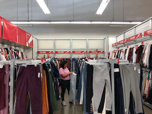 Clothing Store «Old Navy», reviews and photos, 25650 The Old Rd, Valencia, CA 91381, USA