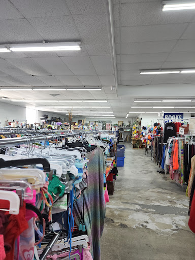 Thrift Store «MAJ-R Thrift & Discount», reviews and photos, 437 US-69, Kansas City, MO 64119, USA