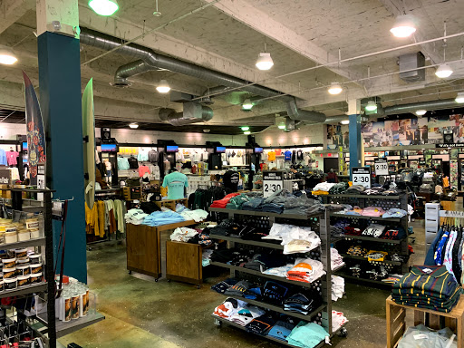 Clothing Store «Tillys», reviews and photos, 33 N Moorpark Rd, Thousand Oaks, CA 91360, USA