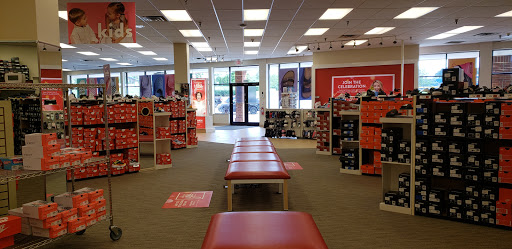 Shoe Store «Famous Footwear», reviews and photos, 1740 Park Manor Blvd, Pittsburgh, PA 15205, USA