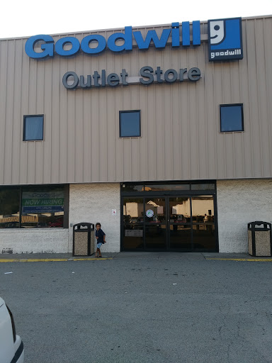 Thrift Store «Goodwill Outlet», reviews and photos, 294 Lincoln Hwy, North Versailles, PA 15137, USA