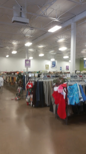 Thrift Store «7th St & Thunderbird Goodwill Retail Store & Donation Center», reviews and photos, 13236 N 7th St, Phoenix, AZ 85022, USA