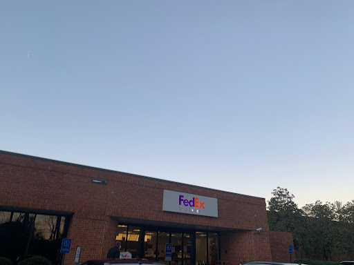 Shipping and Mailing Service «FedEx Ship Center», reviews and photos, 1525 Morrison Pkwy, Alpharetta, GA 30009, USA