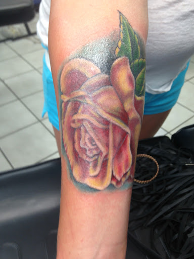 Tattoo Shop «Island Tattoo & Piercings», reviews and photos, 6600 Manatee Ave W, Bradenton, FL 34209, USA