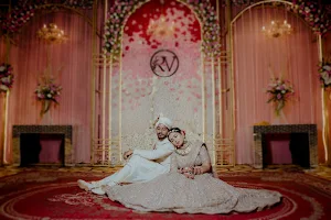 Weddings Clicker image
