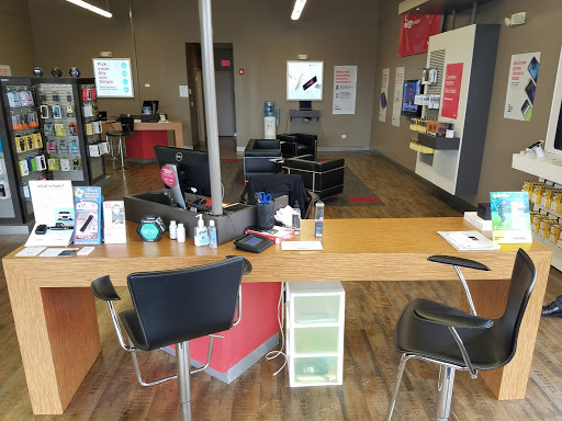 Cell Phone Store «Verizon Authorized Retailer, TCC», reviews and photos, 2090 Skokie Valley Rd, Highland Park, IL 60035, USA