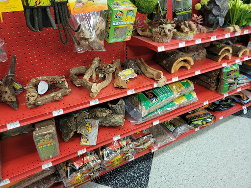 Pet Supply Store «Petco Animal Supplies», reviews and photos, 975 NW Gilman Blvd E, Issaquah, WA 98027, USA