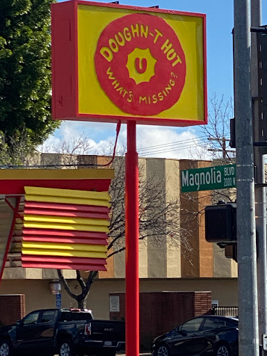 Donut Shop «Donut Hut», reviews and photos, 2025 W Magnolia Blvd, Burbank, CA 91506, USA