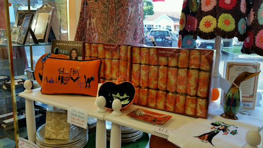 Gift Basket Store «Goldenberry Gifts & Gourmet», reviews and photos, 149 Cherry St, New Canaan, CT 06840, USA