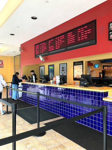 Movie Theater «Bow Tie Cinema Palace 17 & BTX», reviews and photos, 330 New Park Ave, Hartford, CT 06106, USA