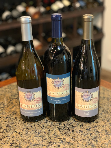 Wine Store «CRAFT - Wine, Beer & Spirits», reviews and photos, 1433 W Belmont Ave, Chicago, IL 60657, USA