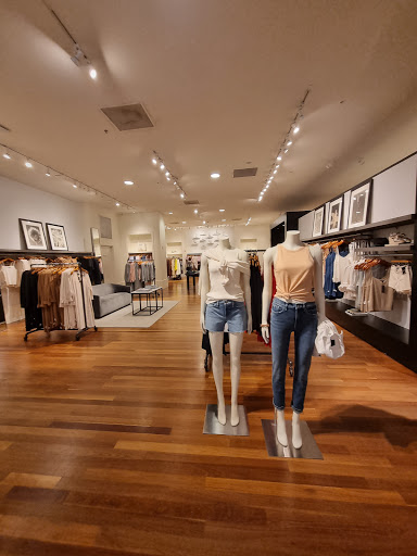 Clothing Store «Banana Republic», reviews and photos, 3922 Westheimer Rd, Houston, TX 77027, USA